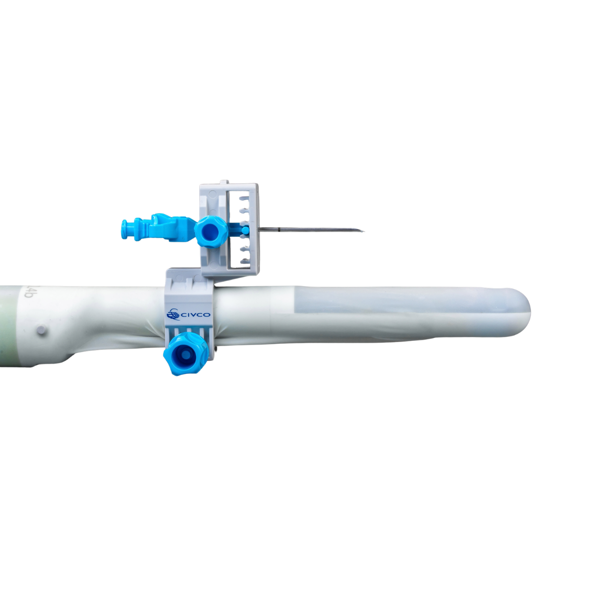 Guide sterile CIVCO TP Pivot Pro monte sur sonde echographique endocavitaire, aiguille d'introduction deployee et molette de fixation universelle visible