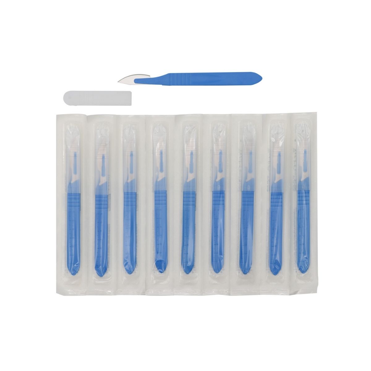 Conditionnement de 10 bistouris stériles à usage unique en sachets pelables, avec un bistouri déballé et son capuchon protecteur.