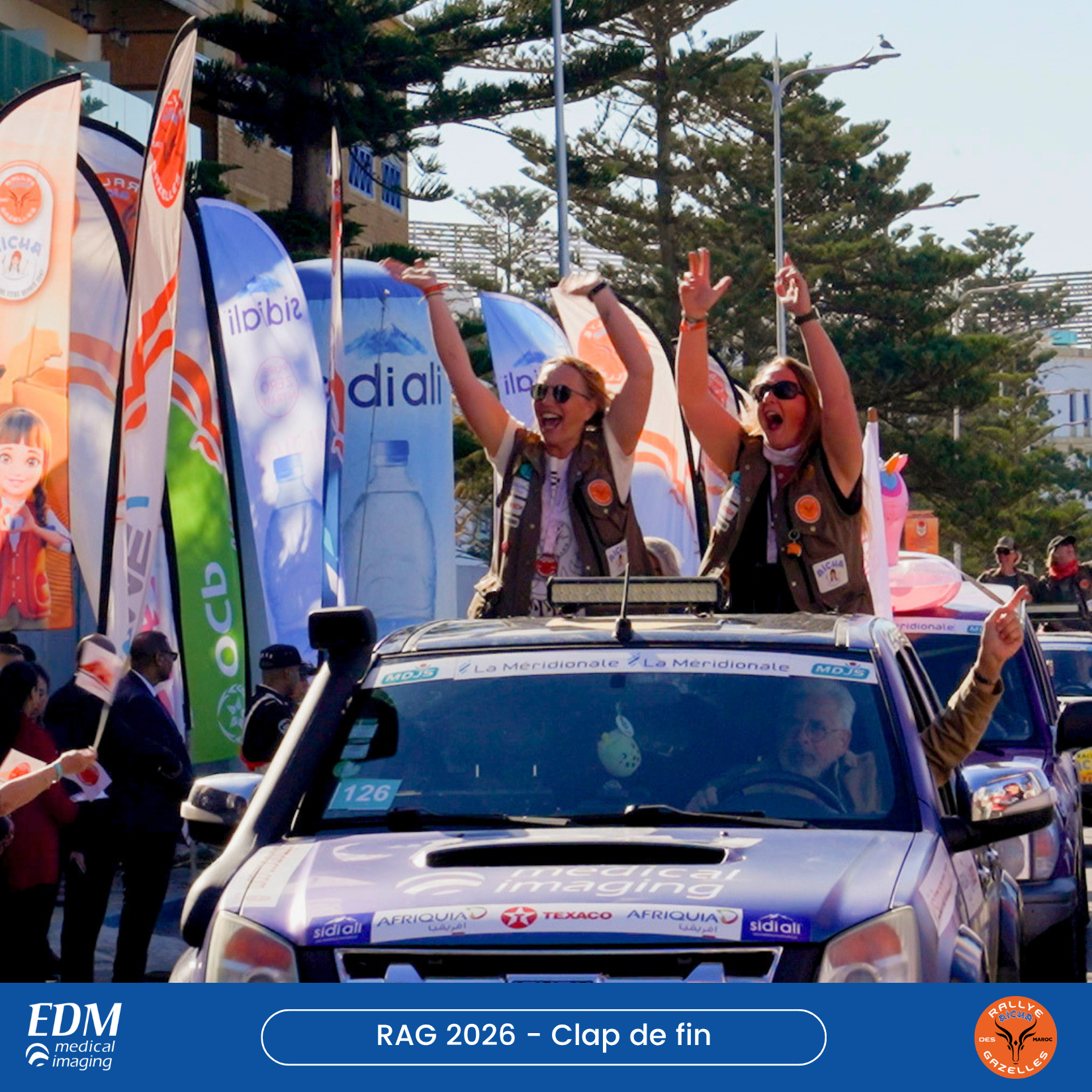 Caroline et Béatrice célèbrent l'arrivée à Essaouira