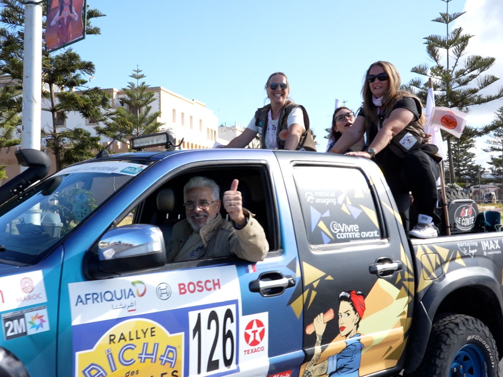 Caroline et Béatrice sur la voiture n°126, retour triomphal à Essaouira